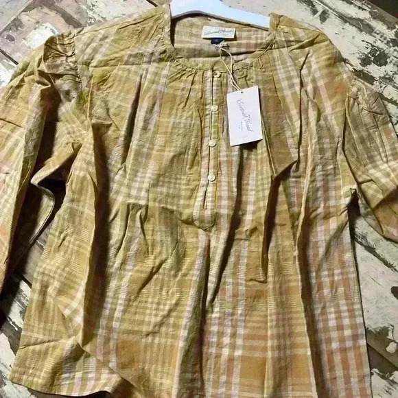 ❤️5/$25❤️ Goldenrod and cream plaid blouse - Picture 1 of 4